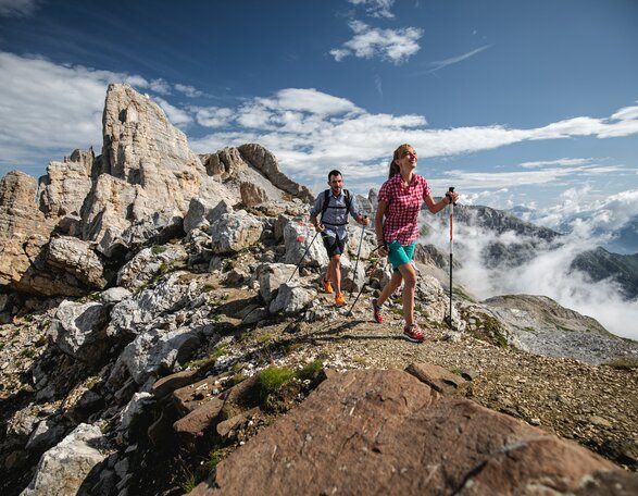 Mann Frau wandern Berge Panorama | © Ph. Alice Russolo